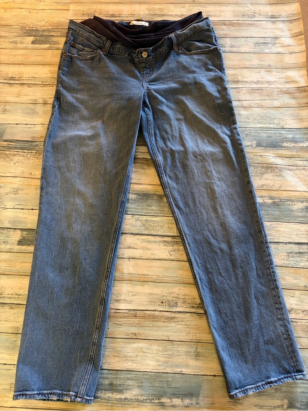 Abercrombie & Fitch Maternity Straight Leg Med. Wash Size 31/31